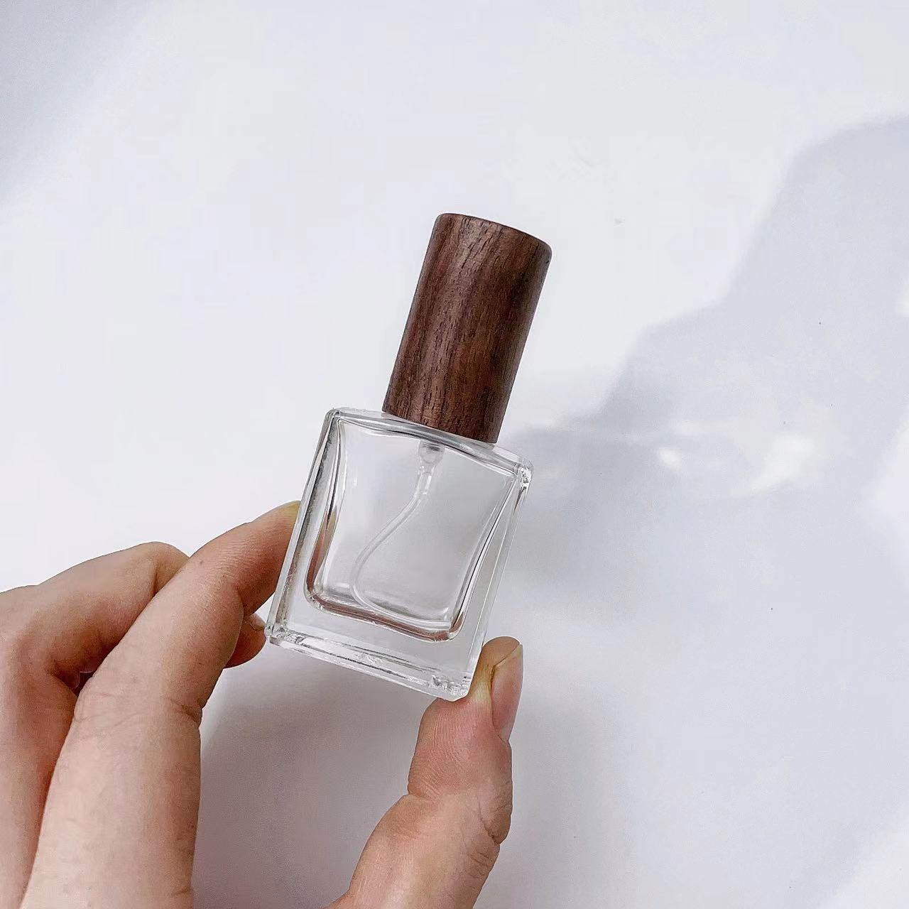 나무 뚜껑이 있는 투명한 두꺼운 유리 향수 스프레이 병 - Perfume Fragrance Book 리뷰 및 가격